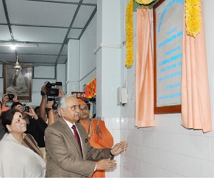 The Governor of Arunachal Pradesh Lt General Nirbhay Sharma (Retd) inaugurating the newly installed 128 slice CT scanner machine in the department of Radiology of Ramakrishna Mission Hospital, Itanagar